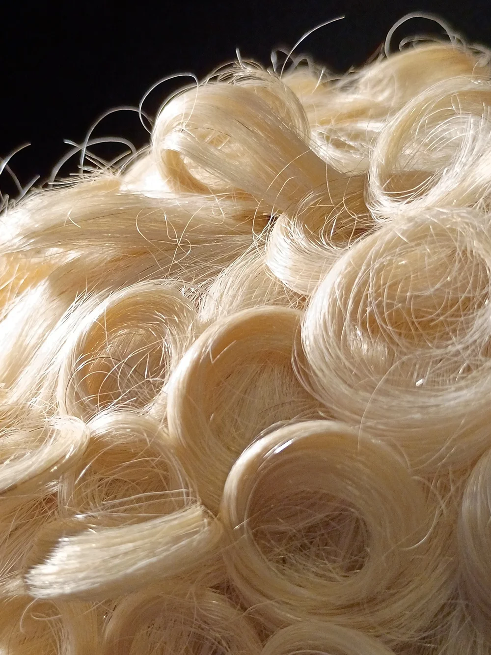 Blonde Curly Clip-In Hairpiece - Natural Blonde Styling